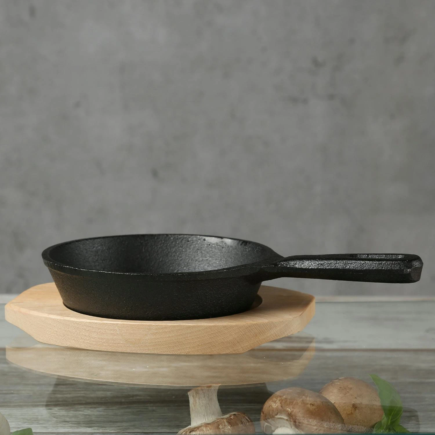 Minipfanne 13cm Mit Stiel U. Holzuntersetzer Gusspfanne Gusseisen Servierpfanne 6 Minipfanne 13cm Mit Stiel U. Holzuntersetzer Gusspfanne Gusseisen Servierpfanne – Bild 6