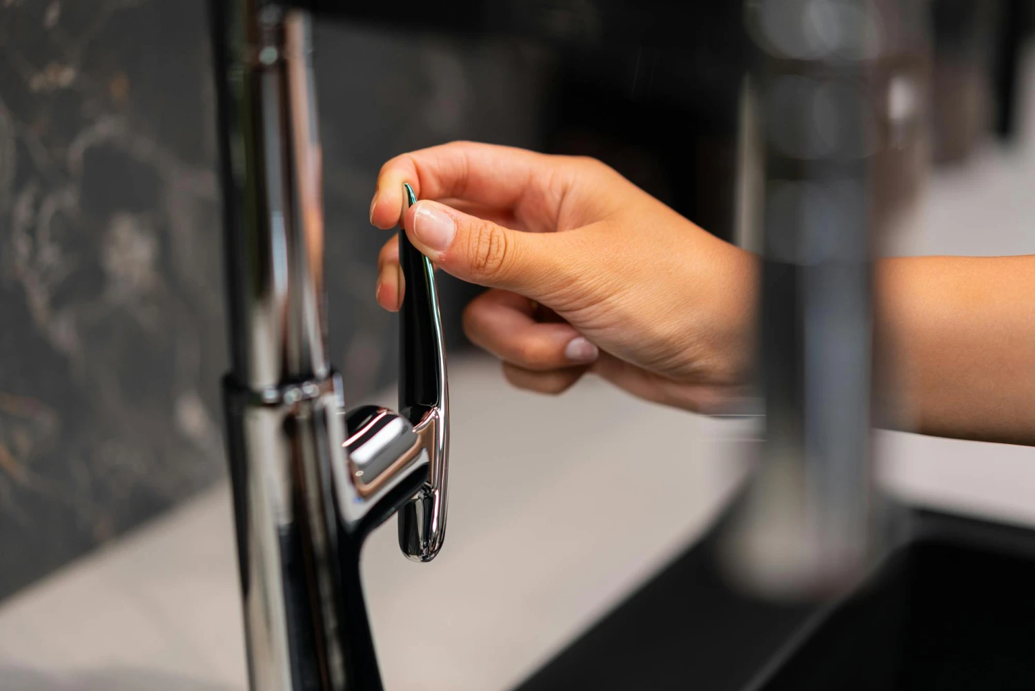 Wasserhahn Küchenarmatur Spültischmischer, Verchromt Mit 360° Schwenkbarem Orange Auslauf, Abnehmbare 2 Strahl Handbrause, Leaf Design 6 Wasserhahn Küchenarmatur Spültischmischer, Verchromt Mit 360° Schwenkbarem Orange Auslauf, Abnehmbare 2 Strahl Handbrause, Leaf Design – Bild 6