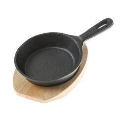 Minipfanne 13cm Mit Stiel U. Holzuntersetzer Gusspfanne Gusseisen Servierpfanne