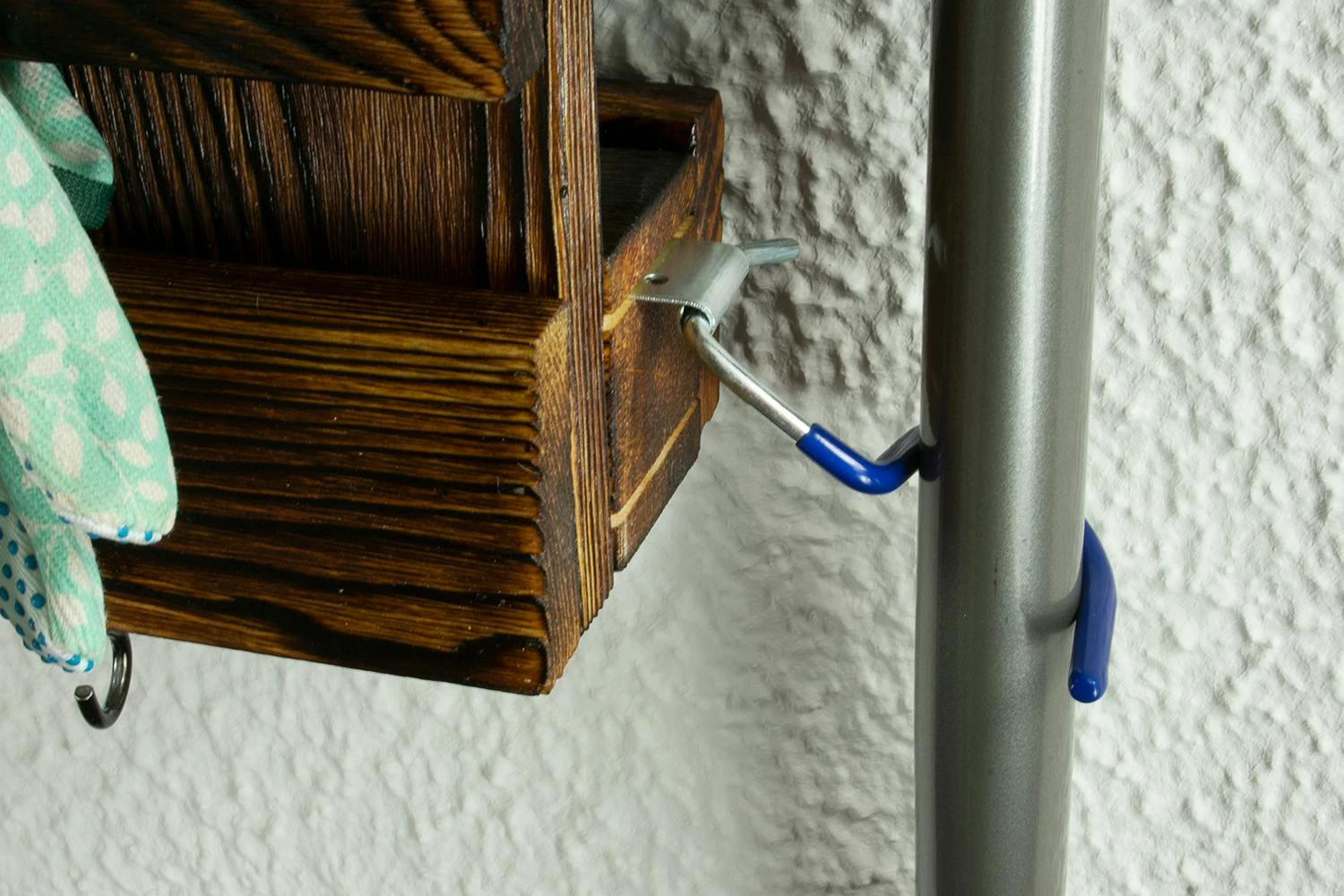 PAL-BABY Wandregal, Wandgarderobe Z.B. Für Gartenwerkzeuge, Tassen Oder Anderes / Rot 4 PAL-BABY Wandregal, Wandgarderobe Z.B. Für Gartenwerkzeuge, Tassen Oder Anderes / Rot – Bild 4